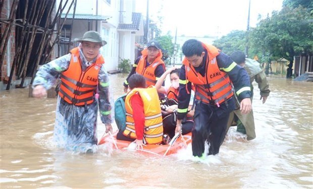 The south-central region is urged to strengthen its response capacities to natural disasters hinh anh 2