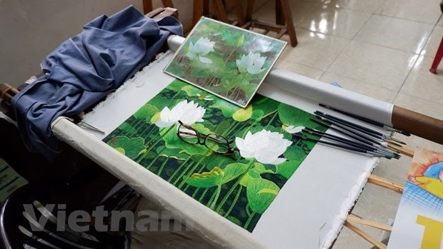 Hanoi's veteran artisan helps promote embroidery craft hinh anh 2
