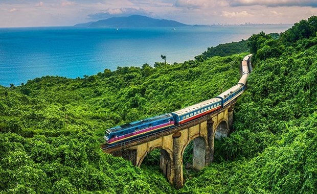 Railway sector expects over 200 mln USD to upgrade weak bridges, tunnels hinh anh 1
