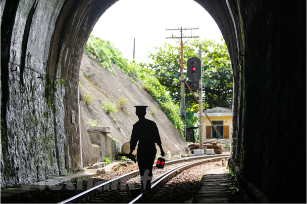 Railway sector expects over 200 mln USD to upgrade weak bridges, tunnels hinh anh 2
