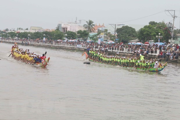 Khmer community treasures traditional Ngo boat race hinh anh 1