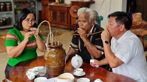 'Can' winemaking, a unique traditional craft of the S’Tieng people hinh anh 2