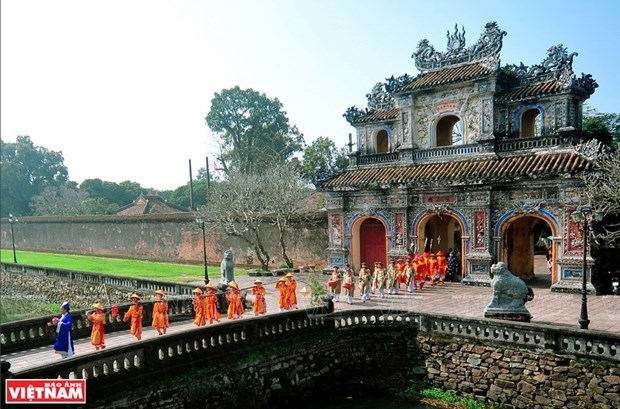 “Neu” pole erection ceremony in Hue's Royal Citadel hinh anh 1