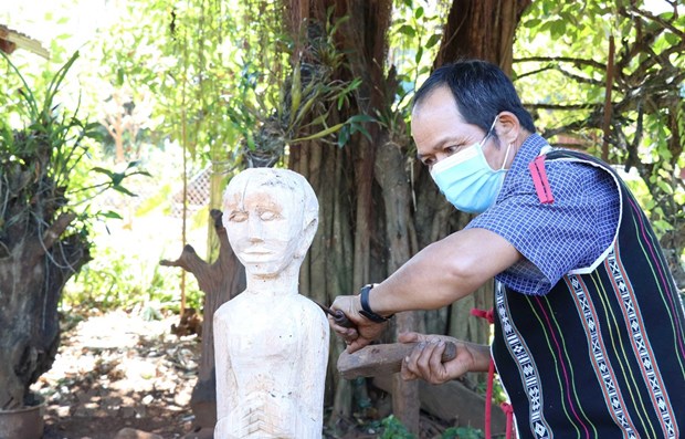 Wooden statues, the soul of Central Highlands community hinh anh 1