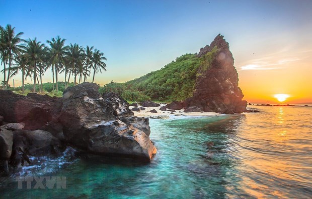 Ly Son Island looks to economic development through tourism hinh anh 2