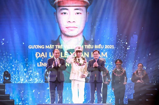 Outstanding young faces in Vietnam honoured for 2021 hinh anh 1