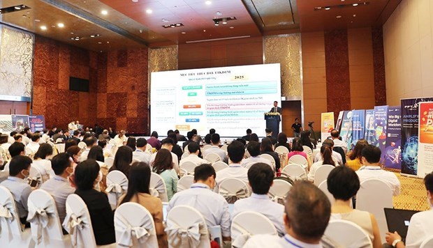 COVID-19 spurs digital transformation in Vietnam banks hinh anh 1