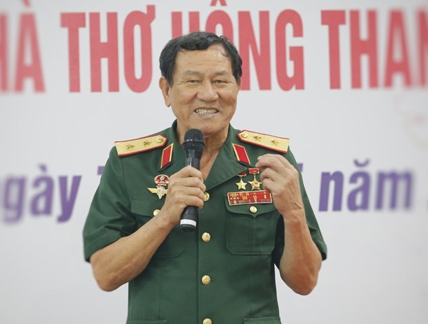 National hero pilot and astronaut inspires Hanoi students hinh anh 1