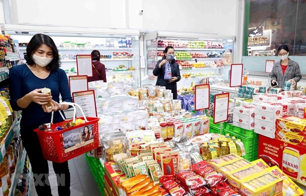 Vietnamese goods affirm position in domestic market hinh anh 1