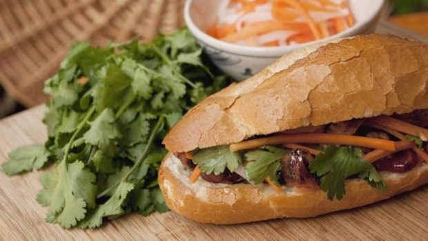 Three Vietnamese dishes among best street foods in Asia: CNN hinh anh 1