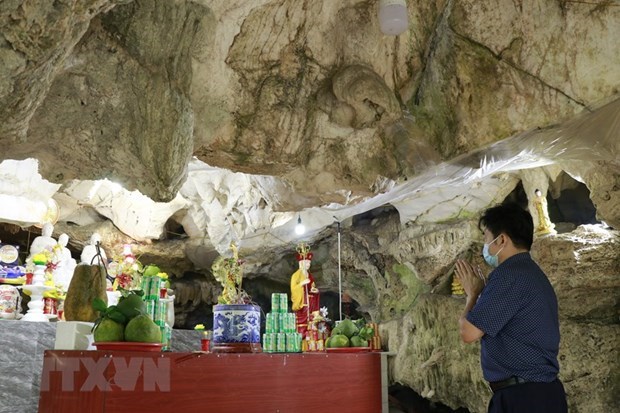 Hang Sao- a unique cave pagoda in Yen Bai hinh anh 2
