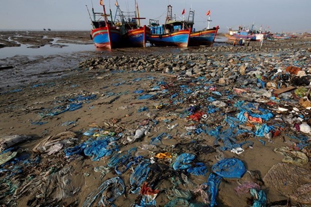Anti-plastic waste fishing fleets launched to fight white pollution hinh anh 1