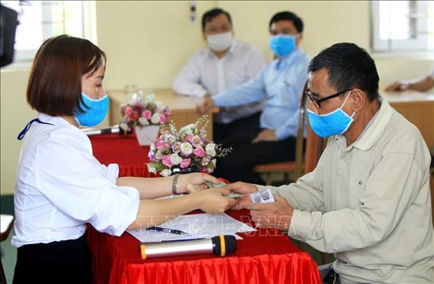 Policy supporting people affected by COVID-19 reviewed hinh anh 1
