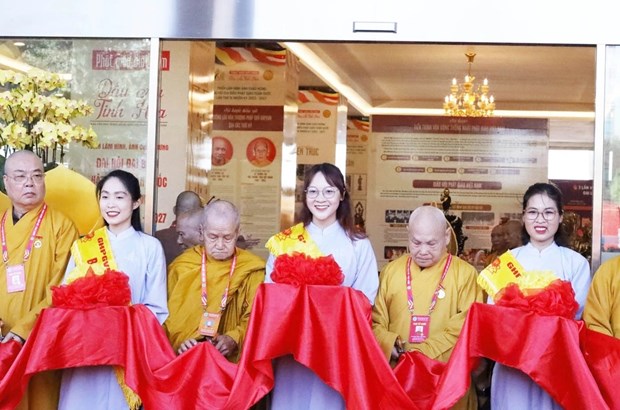 Exhibition spotlights Buddhism in Vietnam hinh anh 2