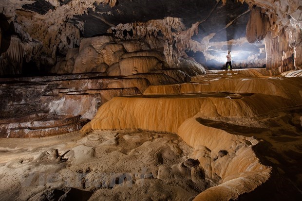 Amazing caves lure more holidaymakers to central province hinh anh 1