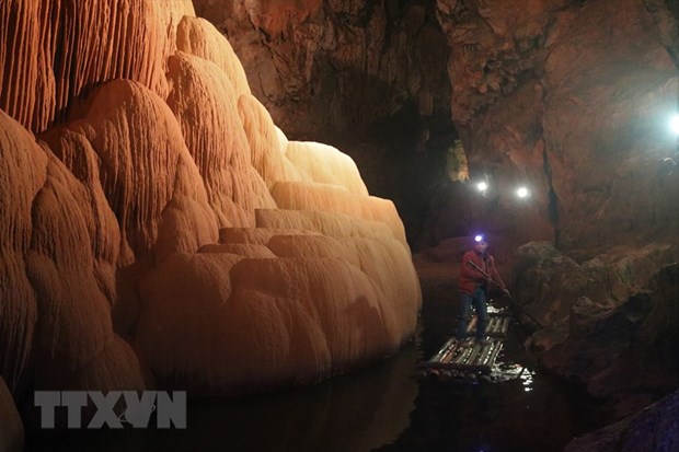 Nguom Ngao Cave - nature's masterpiece in Cao Bang province hinh anh 1