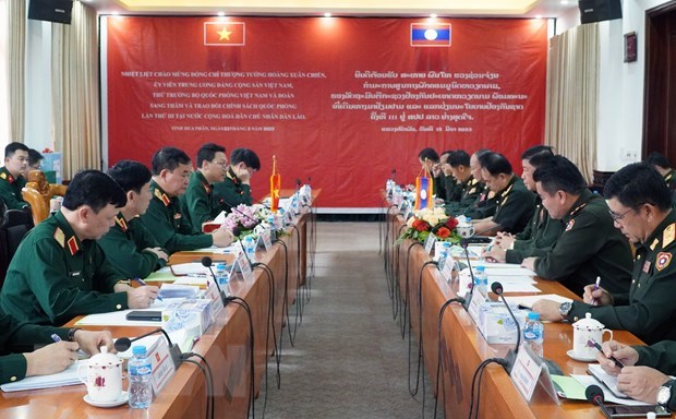Vietnam, Laos hold defence policy dialogue hinh anh 1