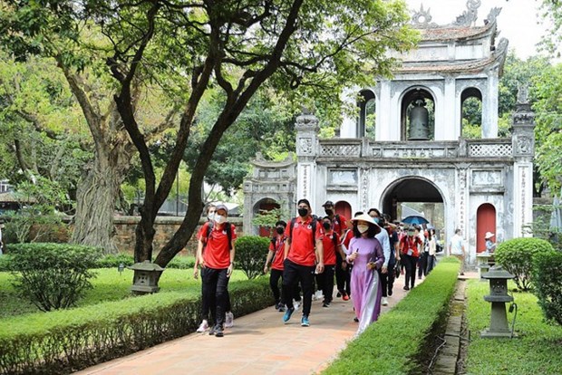 Hanoi exerts efforts to boost tourism development hinh anh 2
