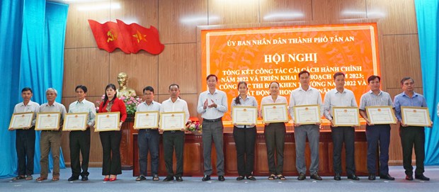 Long An’s Tan An city reforms administrative procedures hinh anh 2