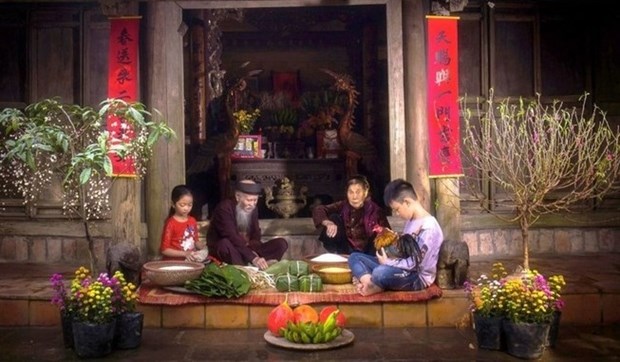 Experiencing Vietnamese Tet in Duong Lam Ancient Village hinh anh 1