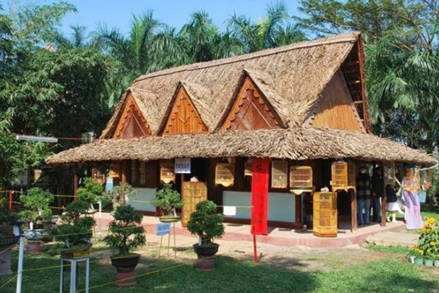 Hoi An sees revival of traditional bamboo-coconut huts hinh anh 1