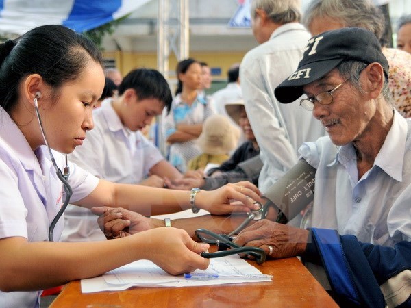 Health sector works to improve elderly quality of life hinh anh 1