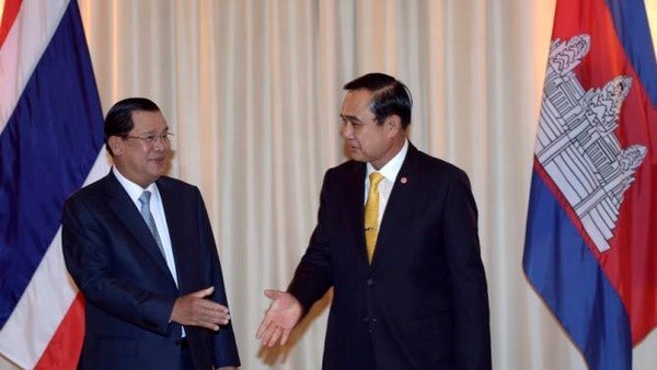 Thai, Cambodian PMs talk to promote multifaceted links hinh anh 1