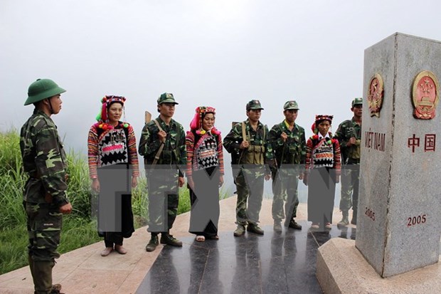 Joint patrols conducted along Lao Cai – Yunnan border hinh anh 1