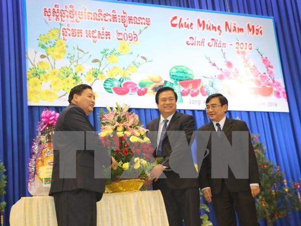 Long An, Cambodian border localities enhance ties hinh anh 1
