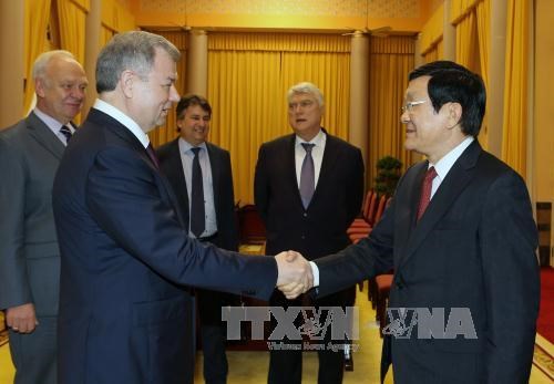 President receives Governor of Kaluga, Russia hinh anh 1