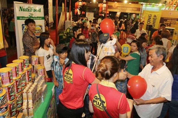 Vietnamese food firms exhibit in China hinh anh 1