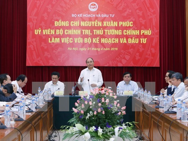 PM calls for efforts to fulfill growth target of 6.7 percent hinh anh 1