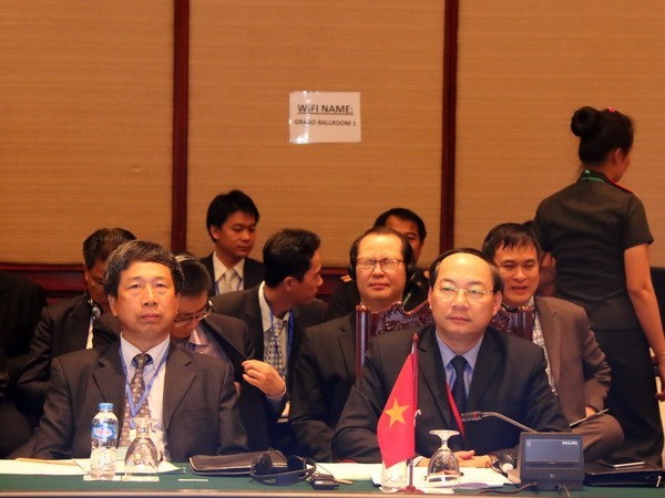 Vietnam joins ASEAN defence meeting in Laos hinh anh 1