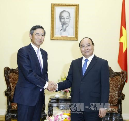 PM pledges favourable conditions for Japanese investors hinh anh 1