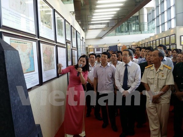 Hoang Sa-Truong Sa exhibition reaches Nghe An hinh anh 1