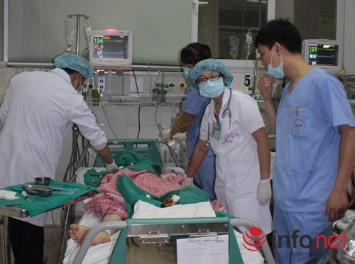 Doctors save pneumonia patient with ECMO hinh anh 1