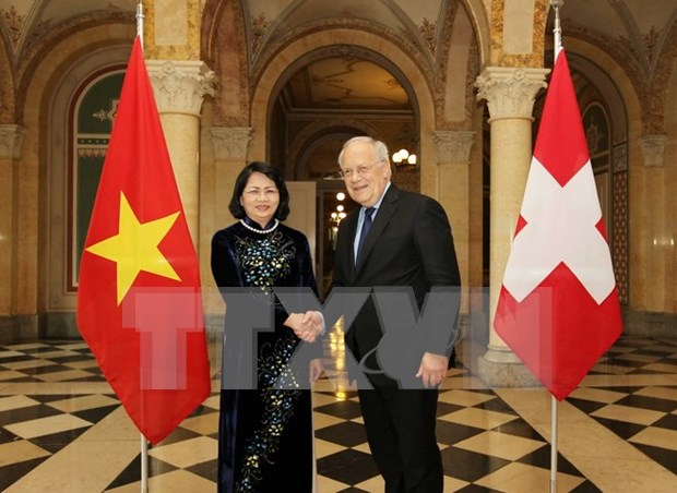 Vietnam, Switzerland seek boosted economic ties hinh anh 1