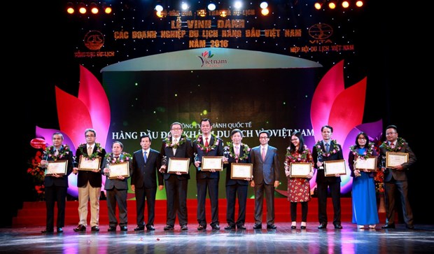 Top tourism companies awarded hinh anh 1
