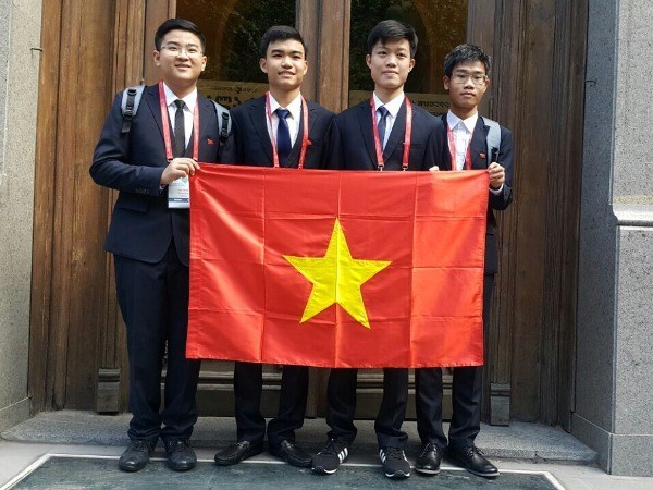 Vietnam bags two golds at international chemistry Olympiad hinh anh 1