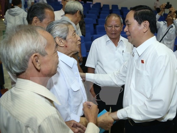 President meets voters in Ho Chi Minh City hinh anh 1