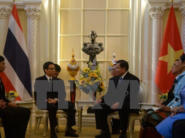 Deputy PM holds talks with Thai counterpart, concludes visit hinh anh 1