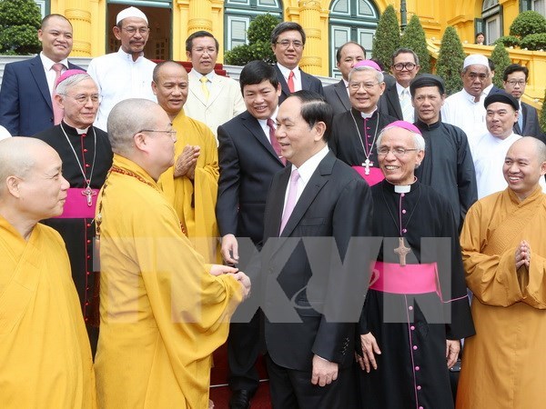 President meets religious dignitaries hinh anh 1