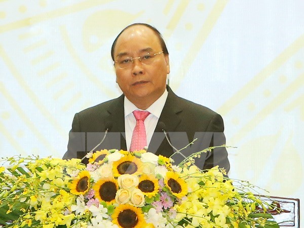 PM Nguyen Xuan Phuc arrives in Vientiane for ASEAN Summits hinh anh 1