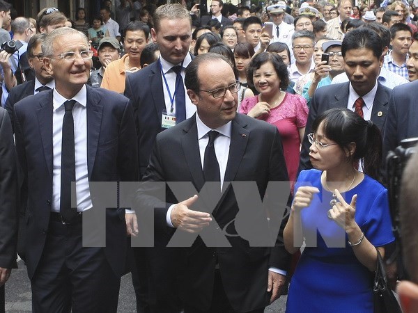 President Hollande’s Vietnam visit makes headlines in France hinh anh 1