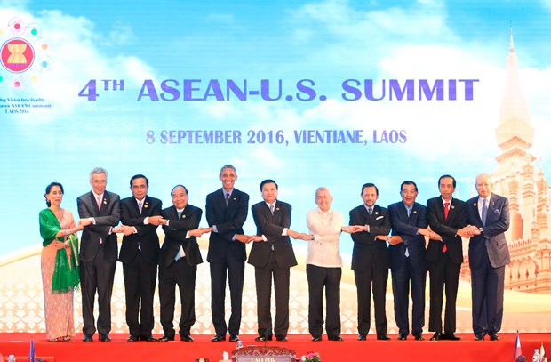 PM attends East Asia Summit, ASEAN+1 Summits hinh anh 1