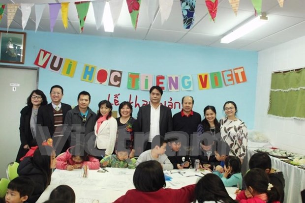 New facility teaches Vietnamese for young expats in New Zealand hinh anh 1