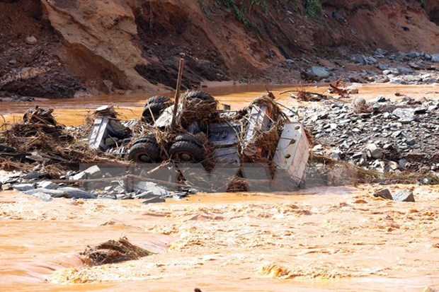Quang Nam searches for missing people in hydropower dam break hinh anh 1