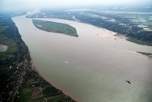 Mekong Delta islets losing farmland to serious erosion hinh anh 1