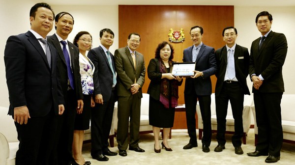 Hanoi bolsters cooperation with South Africa, Singapore hinh anh 1
