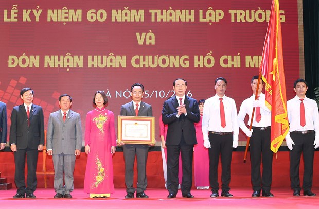 President urges HUST to reform administration hinh anh 1